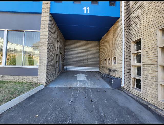 580M² WAREHOUSE TO LET IN HALFWAY GARDENS